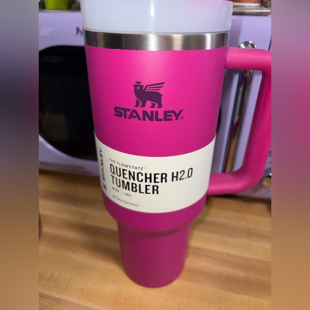 ✨ Stanley Quencher 40oz – Fuchsia / Hot Pink – With Straw
